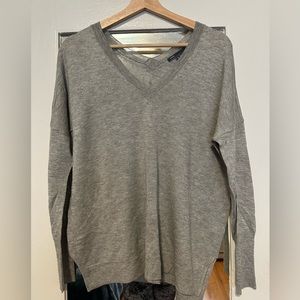 Beautiful lightweight Vince grey sweater